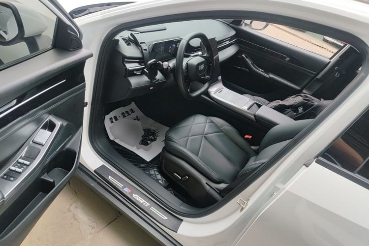 Used Geely Galaxy L6 2024 125km PLUS Dragon Edition Driver Seat