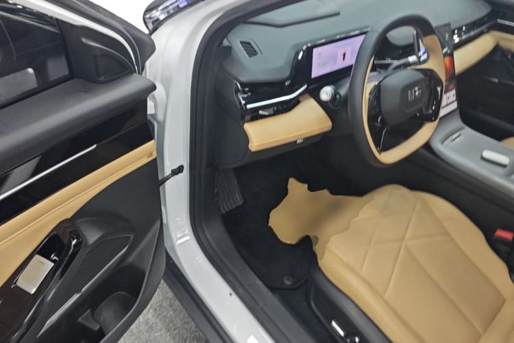 Used Geely Galaxy L6 2024 125km PLUS Dragon Edition Driver Seat