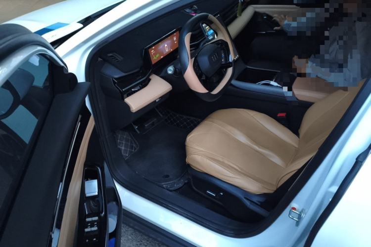 Used Geely Galaxy L6 2024 125km PLUS Dragon Edition Driver Seat