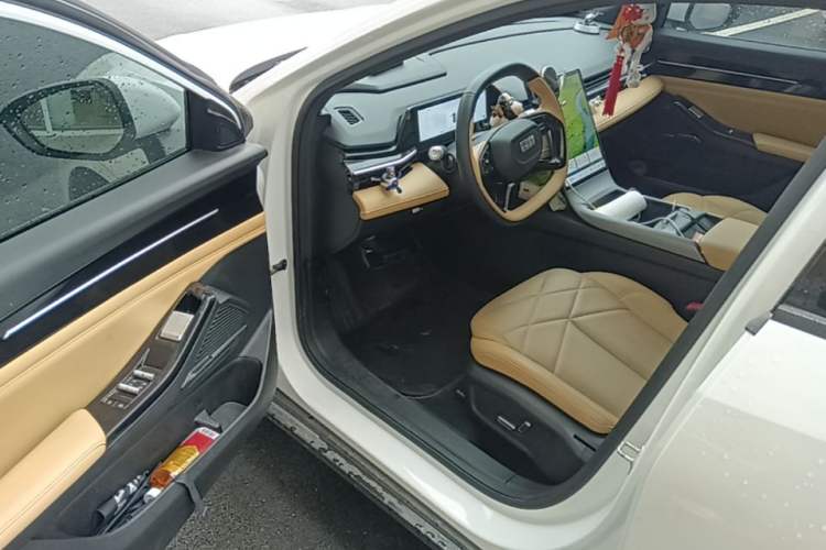 Used Geely Galaxy L6 2024 125km PLUS Dragon Edition Driver Seat