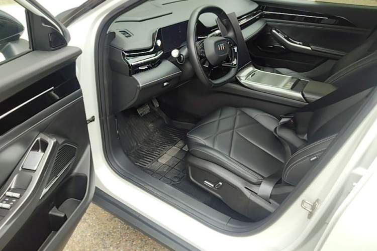 Used Geely Galaxy L6 2024 125km PLUS Dragon Edition Driver Seat
