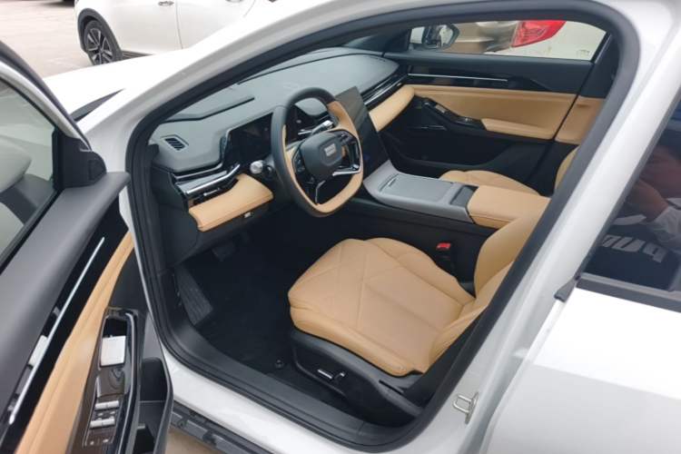 Used Geely Galaxy L6 2024 125km PLUS Dragon Edition Driver Seat
