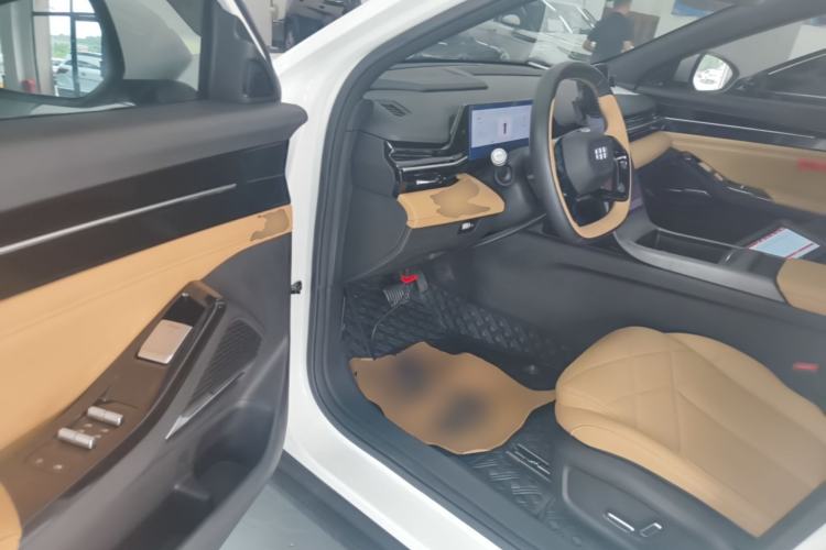 Used Geely Galaxy L6 2024 125km PLUS Dragon Edition Driver Seat