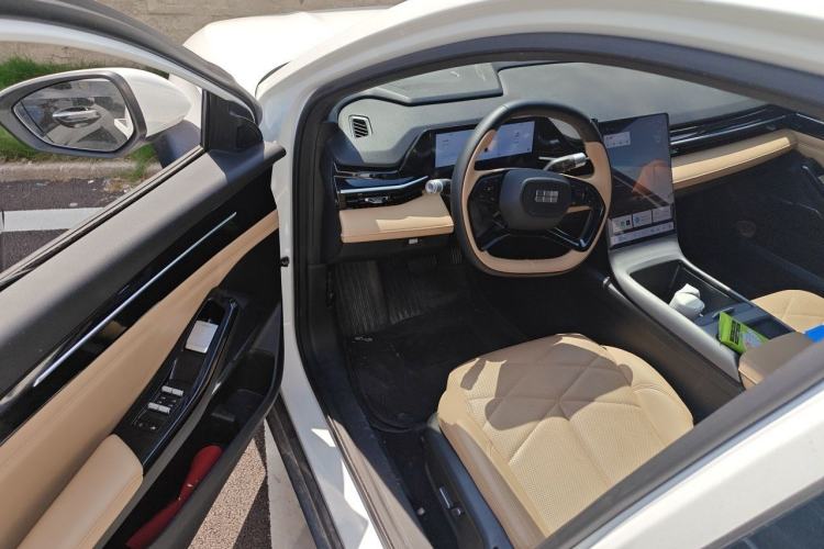 Used Geely Galaxy L6 2024 125km PLUS Dragon Edition Driver Seat