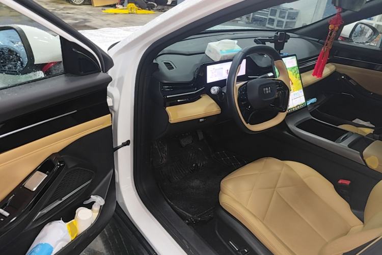 Used Geely Galaxy L6 2024 125km PLUS Dragon Edition Driver Seat