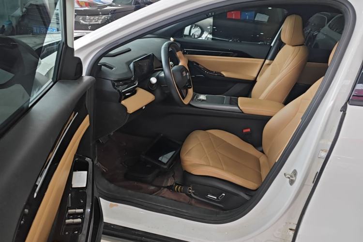 Used Geely Galaxy L6 2024 125km PLUS Dragon Edition Driver Seat