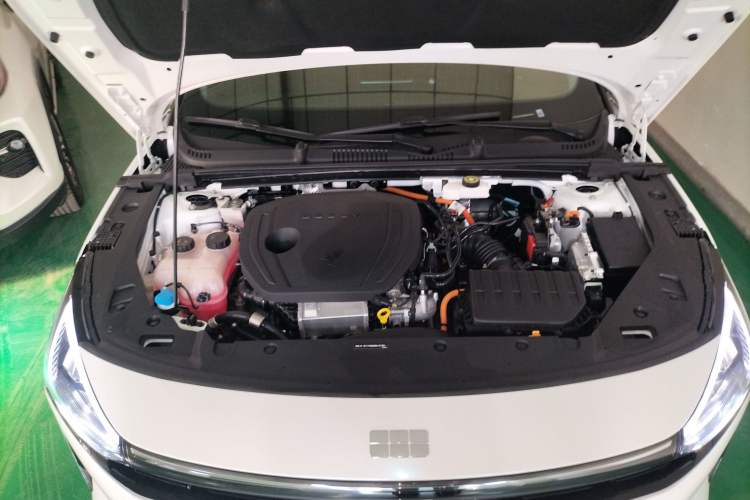 Used Geely Galaxy L6 2024 125km PLUS Dragon Edition Engine Bay