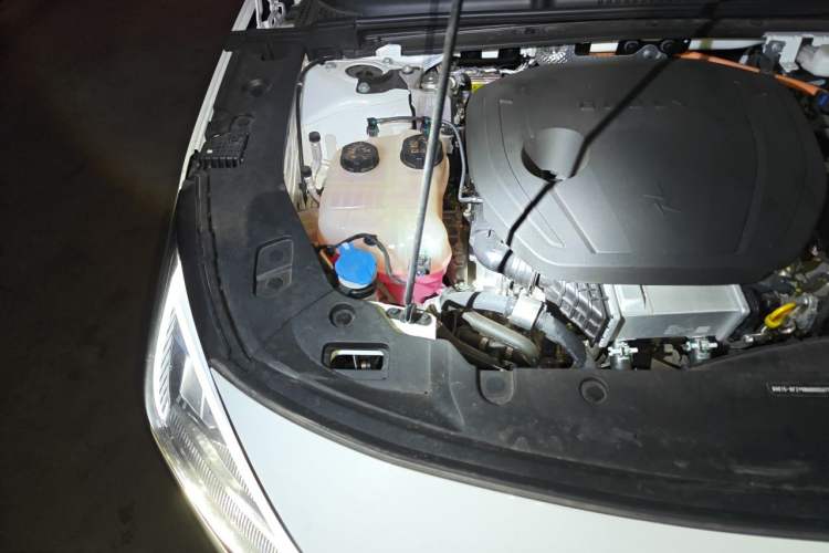 Used Geely Galaxy L6 2024 125km PLUS Dragon Edition Engine Bay Right