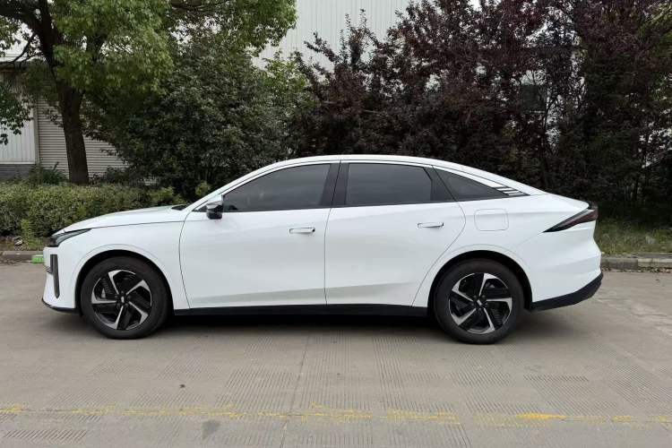 Used Geely Galaxy L6 2024 125km PLUS Dragon Edition Exterior 10