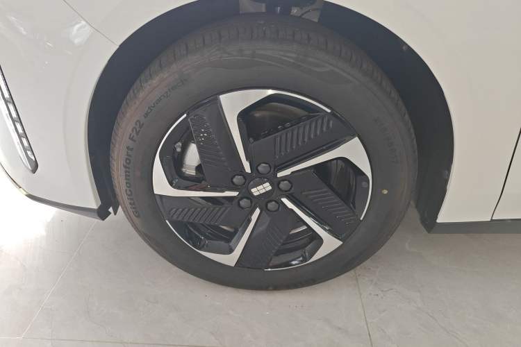Used Geely Galaxy L6 2024 125km PLUS Dragon Edition Exterior 2