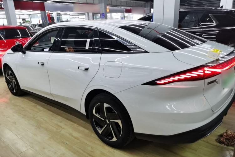Used Geely Galaxy L6 2024 125km PLUS Dragon Edition Exterior 2