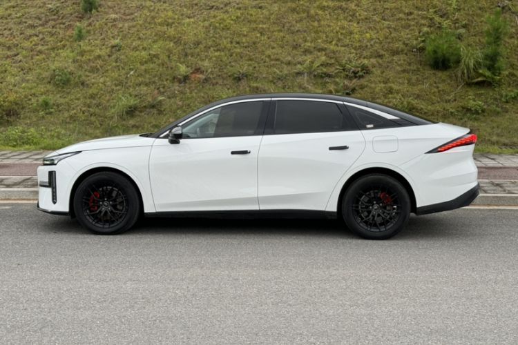Used Geely Galaxy L6 2024 125km PLUS Dragon Edition Exterior 2