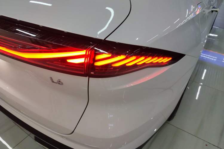 Used Geely Galaxy L6 2024 125km PLUS Dragon Edition Exterior 3