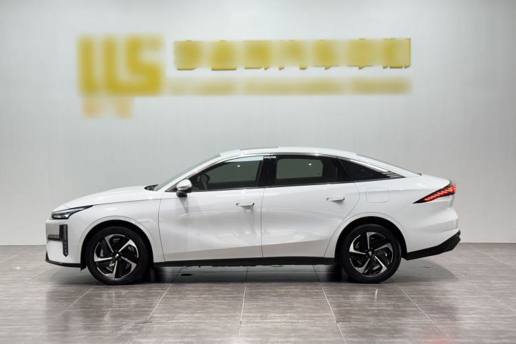 Used Geely Galaxy L6 2024 125km PLUS Dragon Edition Exterior 3