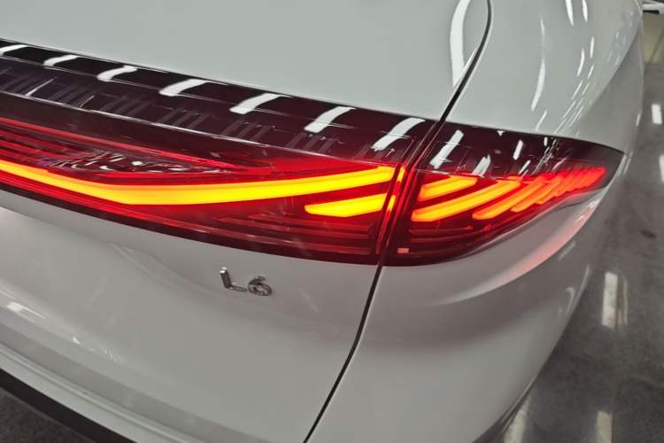 Used Geely Galaxy L6 2024 125km PLUS Dragon Edition Exterior 3