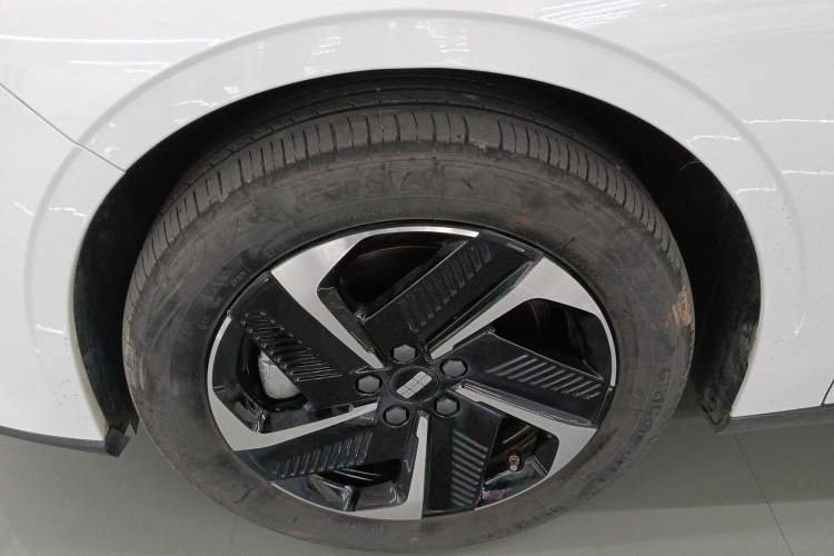 Used Geely Galaxy L6 2024 125km PLUS Dragon Edition Exterior 4