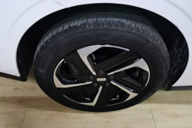 Used Geely Galaxy L6 2024 125km PLUS Dragon Edition Exterior 5
