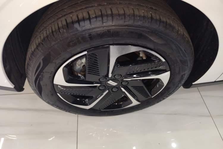 Used Geely Galaxy L6 2024 125km PLUS Dragon Edition Exterior 5