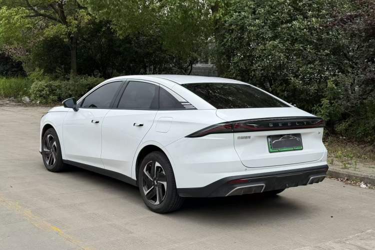 Used Geely Galaxy L6 2024 125km PLUS Dragon Edition Exterior 5