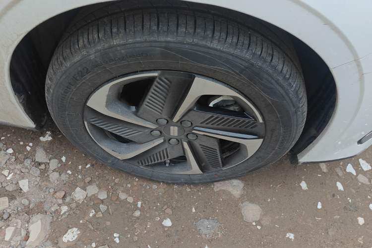 Used Geely Galaxy L6 2024 125km PLUS Dragon Edition Exterior 7