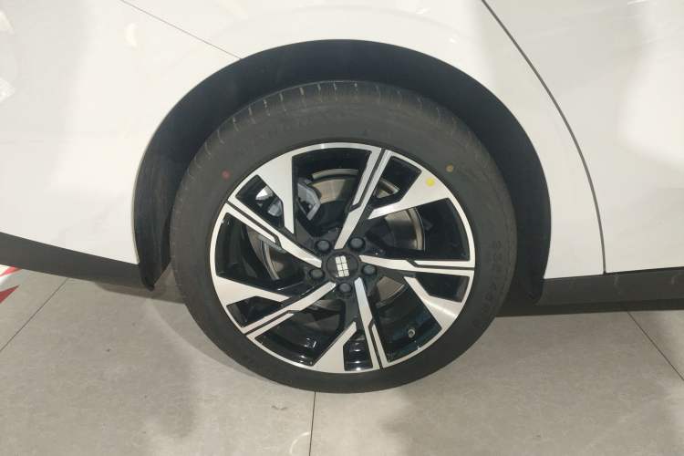 Used Geely Galaxy L6 2024 125km Creative Edition Exterior 8