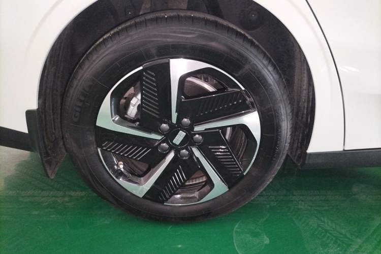 Used Geely Galaxy L6 2024 125km PLUS Dragon Edition Exterior 8