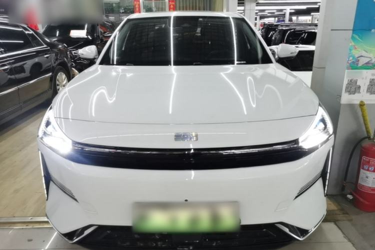 Used Geely Galaxy L6 2024 125km PLUS Dragon Edition Front