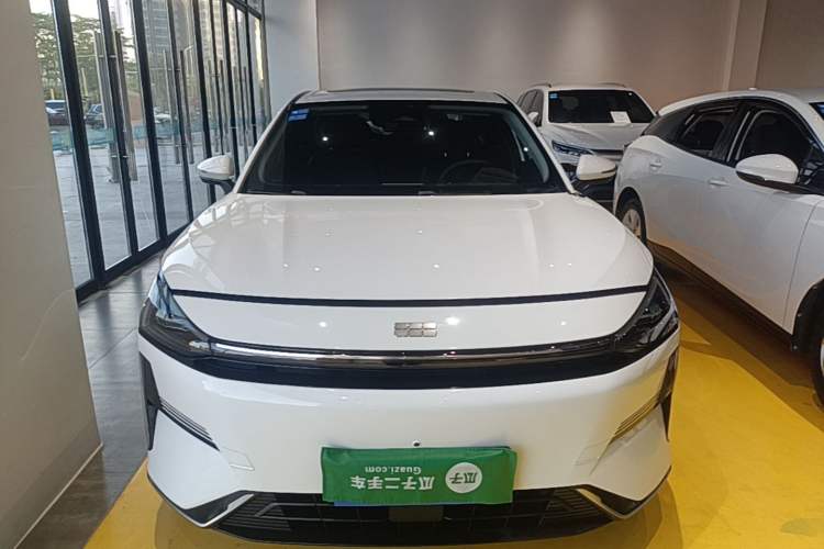 Used Geely Galaxy L6 2024 125km PLUS Dragon Edition Front