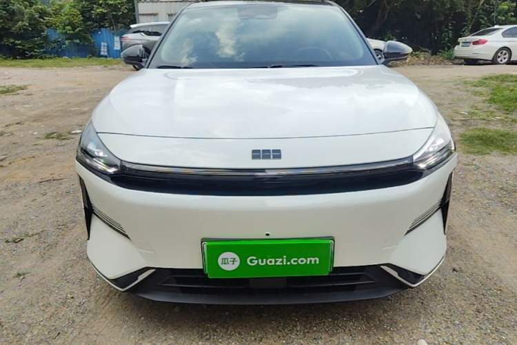 Used Geely Galaxy L6 2024 125km PLUS Dragon Edition Front