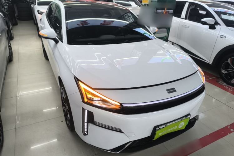 Used Geely Galaxy L6 2024 125km Creative Edition Front Right 45 Deg