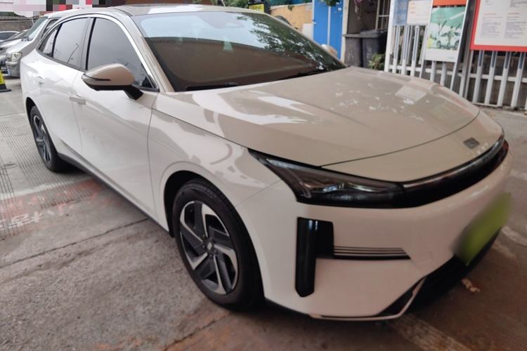 Used Geely Galaxy L6 2024 125km PLUS Dragon Edition Front Right 45 Deg