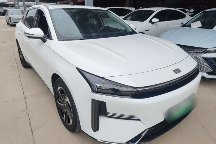 Used Geely Galaxy L6 2024 125km PLUS Dragon Edition Front Right 45 Deg
