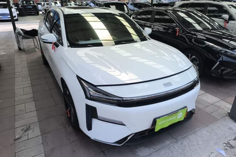 Used Geely Galaxy L6 2024 125km PLUS Dragon Edition Front Right 45 Deg