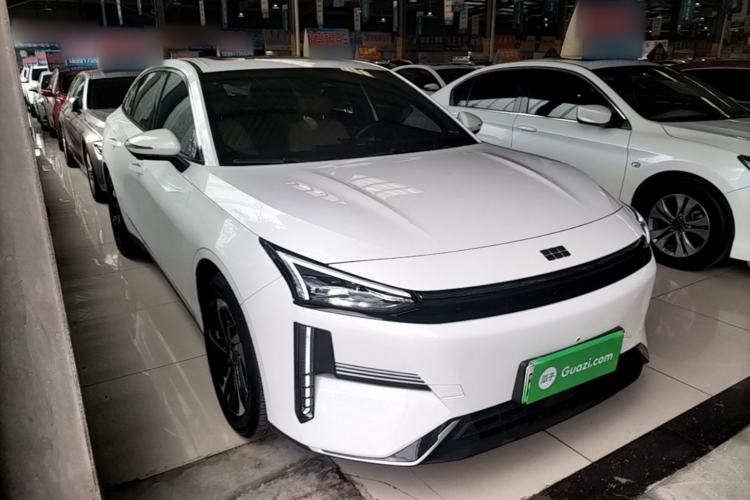 Used Geely Galaxy L6 2024 125km PLUS Dragon Edition Front Right 45 Deg