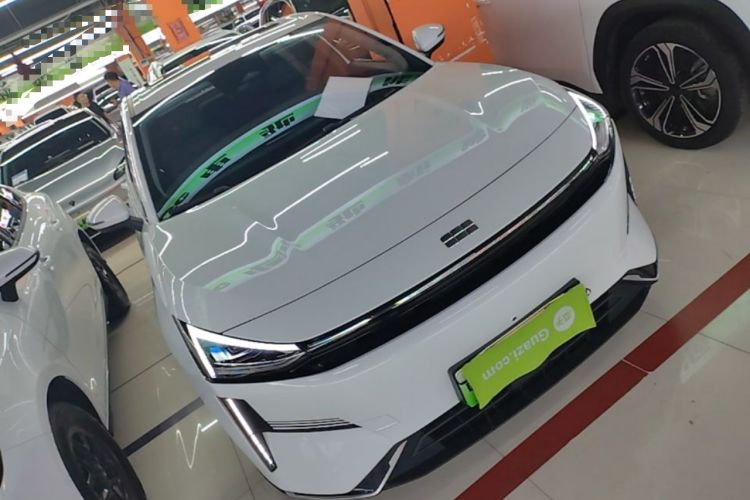 Used Geely Galaxy L6 2024 125km PLUS Dragon Edition Front Right 45 Deg