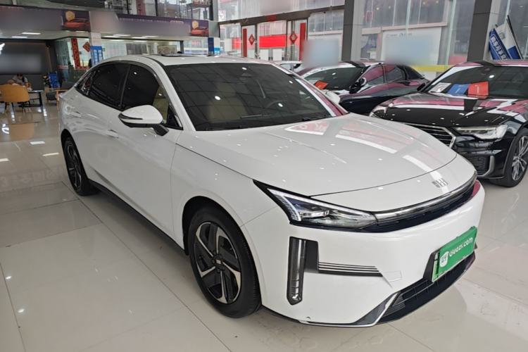 Used Geely Galaxy L6 2024 125km PLUS Dragon Edition Front Right 45 Deg
