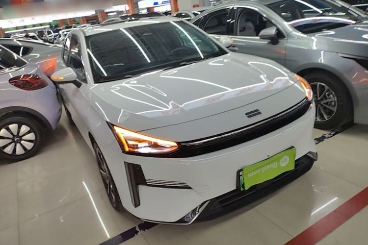 Used Geely Galaxy L6 2024 125km PLUS Dragon Edition Front Right 45 Deg