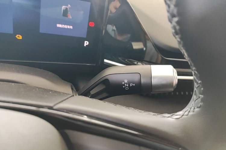 Used Geely Galaxy L6 2024 125km PLUS Dragon Edition Gear Lever