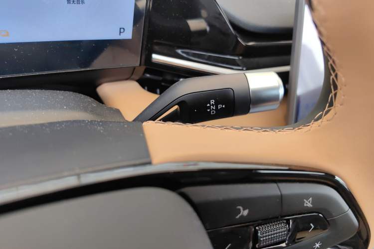 Used Geely Galaxy L6 2024 125km PLUS Dragon Edition Gear Lever