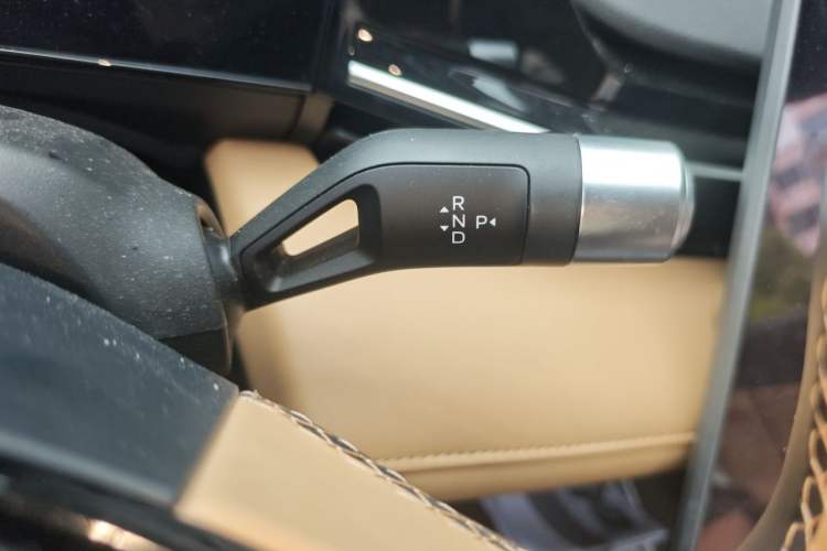 Used Geely Galaxy L6 2024 125km PLUS Dragon Edition Gear Lever