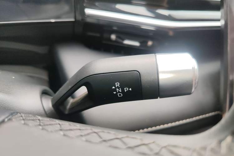 Used Geely Galaxy L6 2024 125km PLUS Dragon Edition Gear Lever