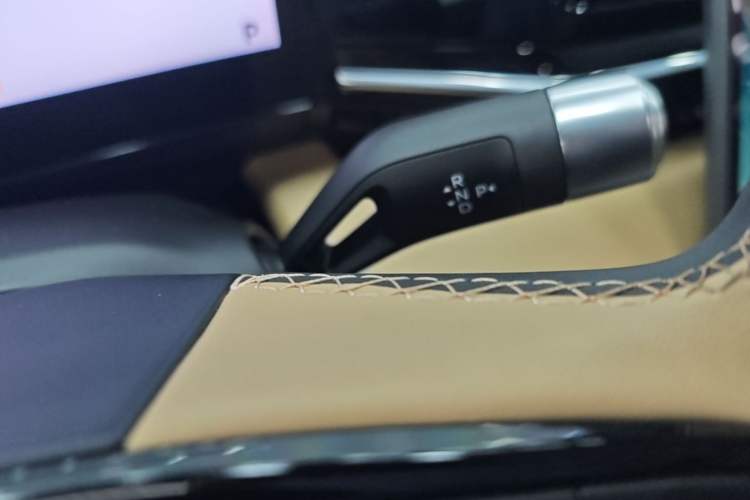 Used Geely Galaxy L6 2024 125km PLUS Dragon Edition Gear Lever
