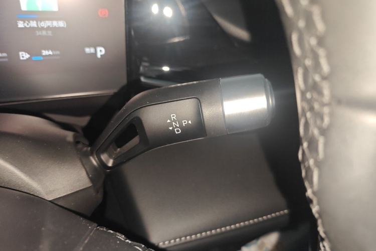 Used Geely Galaxy L6 2024 125km PLUS Dragon Edition Gear Lever