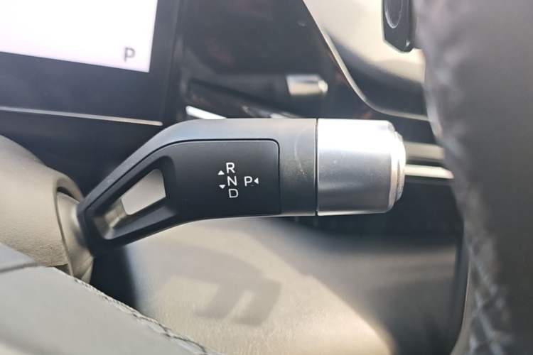 Used Geely Galaxy L6 2024 125km PLUS Dragon Edition Gear Lever