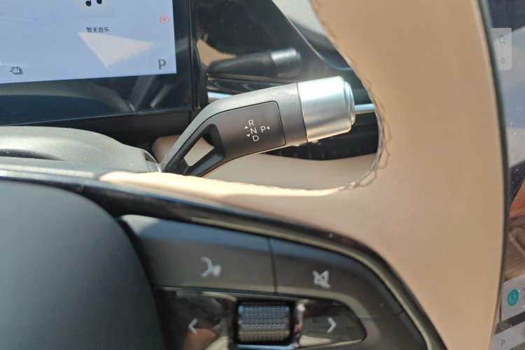 Used Geely Galaxy L6 2024 125km PLUS Dragon Edition Gear Lever
