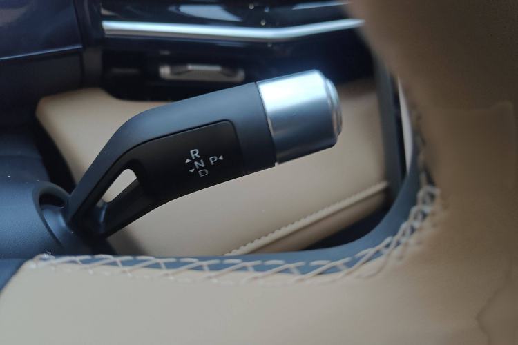 Used Geely Galaxy L6 2024 125km PLUS Dragon Edition Gear Lever