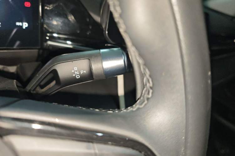 Used Geely Galaxy L6 2024 125km PLUS Dragon Edition Gear Lever