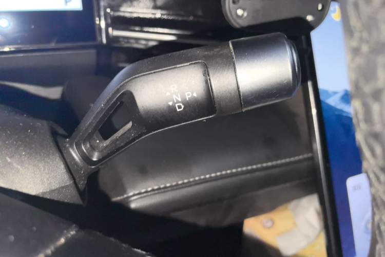 Used Geely Galaxy L6 2024 125km PLUS Dragon Edition Gear Lever