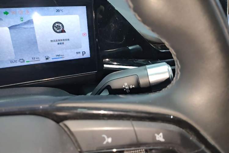 Used Geely Galaxy L6 2024 125km PLUS Dragon Edition Gear Lever