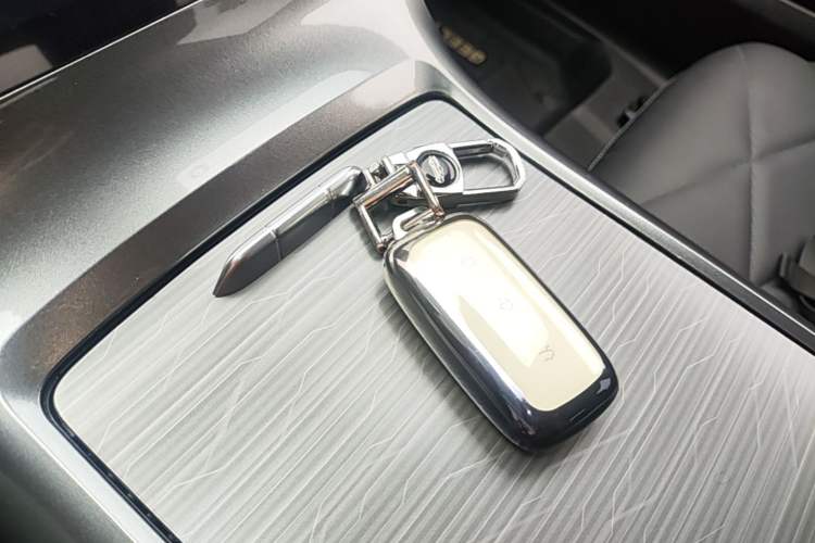 Used Geely Galaxy L6 2024 60km PLUS Dragon Edition Interior 1